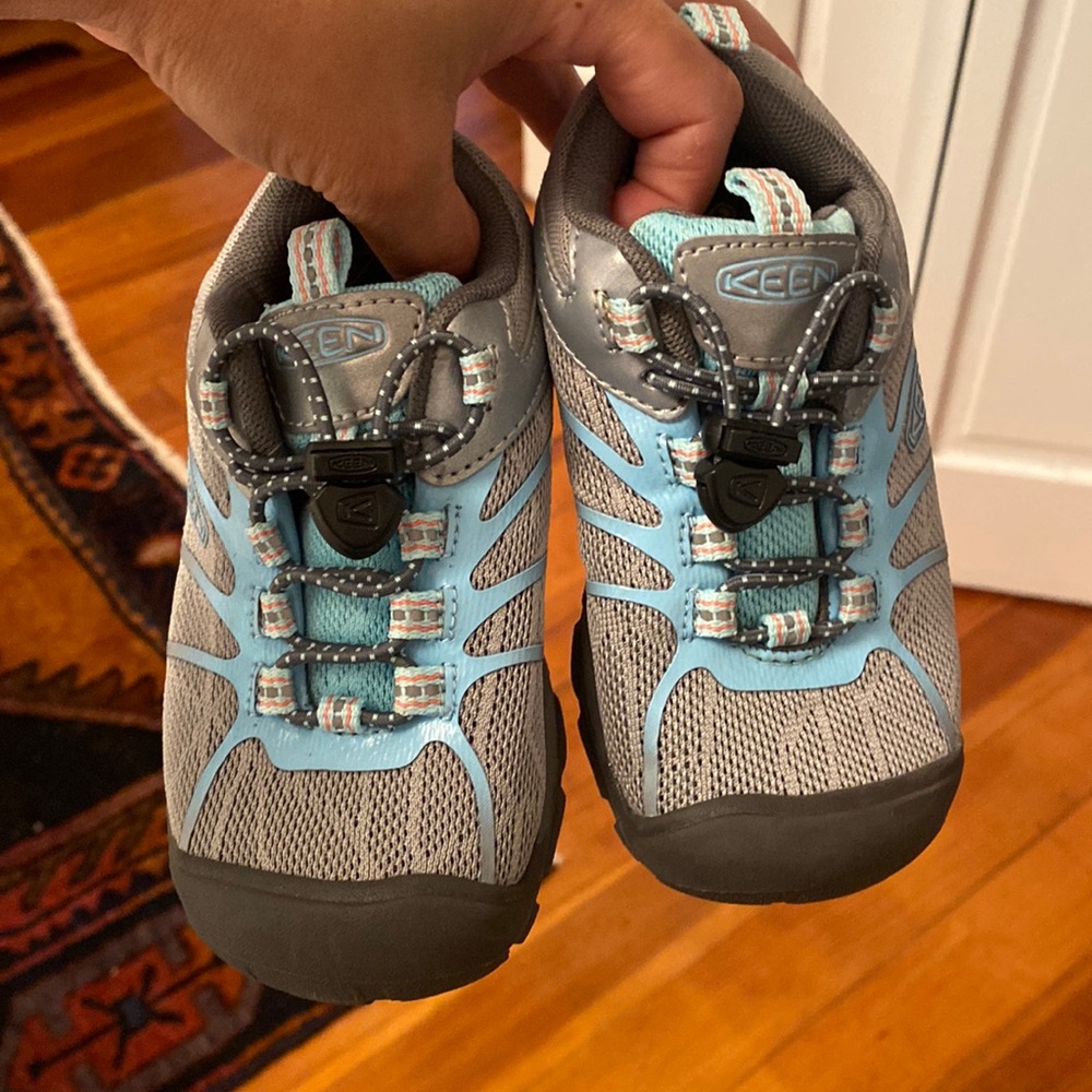 Keen toddler shoes size 9